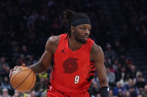 b体育官网-好球员！格兰特18中11&amp;三分8中3砍30分9板4助 拼下4前场板