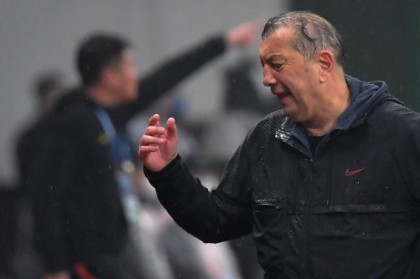 b体育官方下载-沧州年中曾2战武汉被轰6弹 老萨事不过三叫苦防守