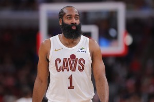 B体育-顶不住！哈登13中6拿17分 下半场仅出场8分钟