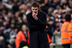 B体育-幸好维拉也输球了，曼联不敌纽卡但仍居第三