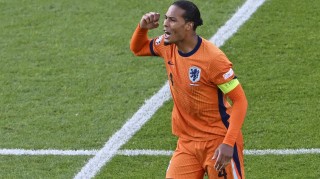 斯塔姆：范迪克就是未来后卫的模板；廷伯素质全面左中右都能胜任