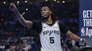 今日马刺对阵热火 瓦塞尔出战成疑 卡斯尔&amp;鲍威尔&amp;维金斯可出战